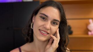 IzzyMonroe Live Webcam