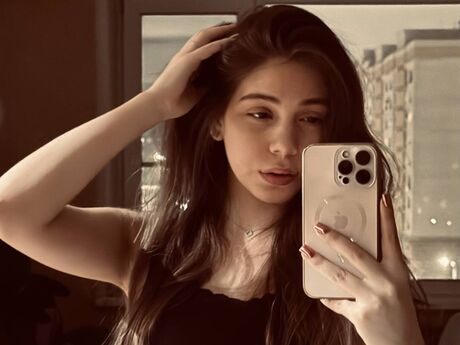 Chat with AlishiaCowlin