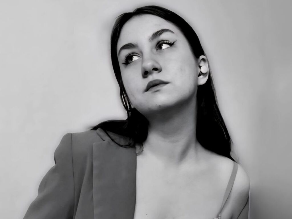 PollyBloomm from Web Night Cam