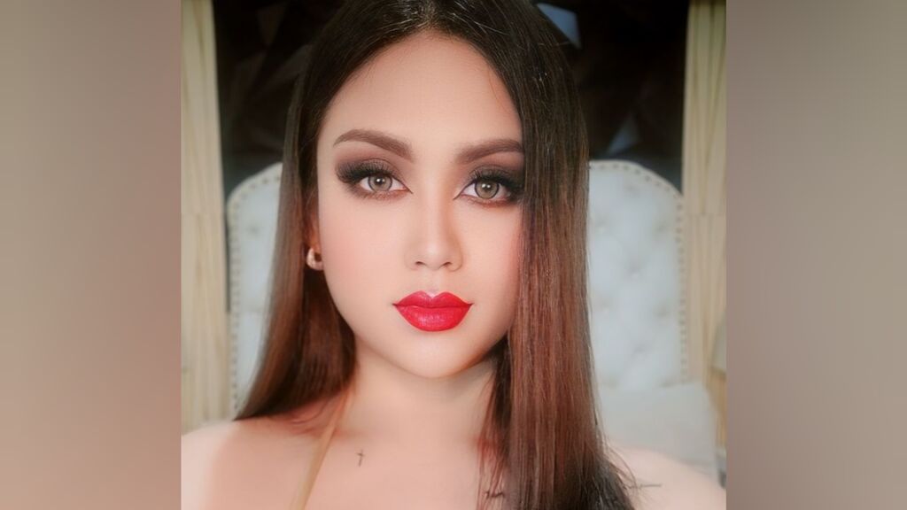 IsaRoyale live cam model at LiveJasmin