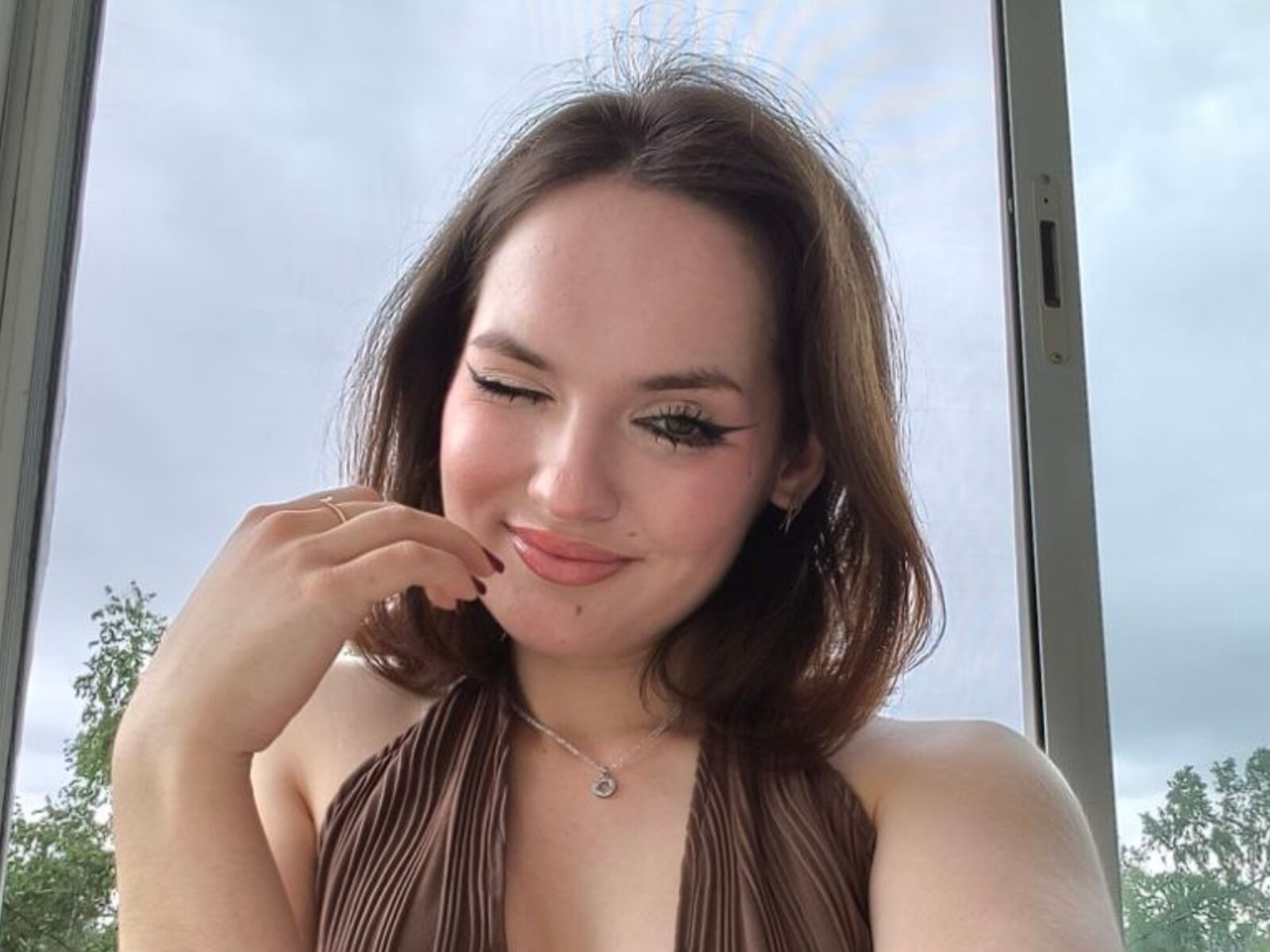 Live cam for DebraBoo