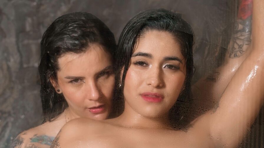 Watch SaraAndMayra live on Fleur Mature