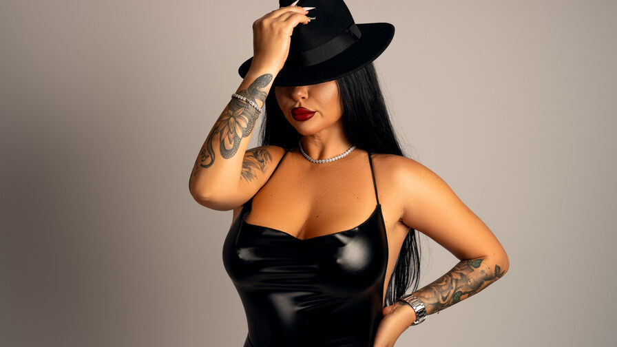 Watch Elenya live on Fleur Mature