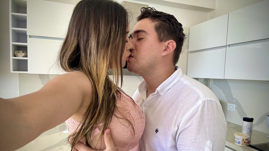 Watch HannaandNico live on shemalefreeporn.net