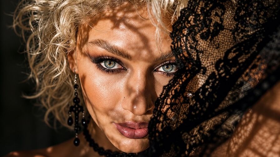 Discover EmmaAmstrong VIP show