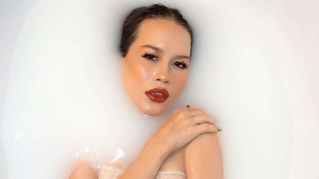 MiraArim Live Cam on LiveJasmin