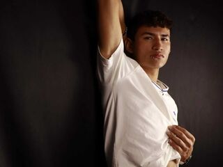 NicolasTorre is a webcam model, age 19