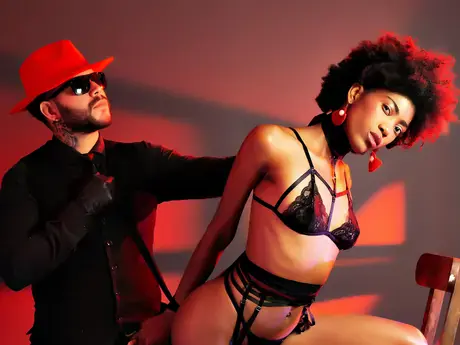 Chat with LucyAndMaxi