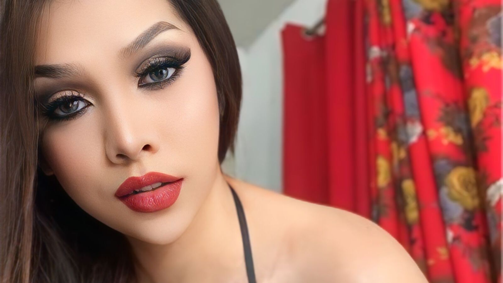 NattiQuin erotic portrait