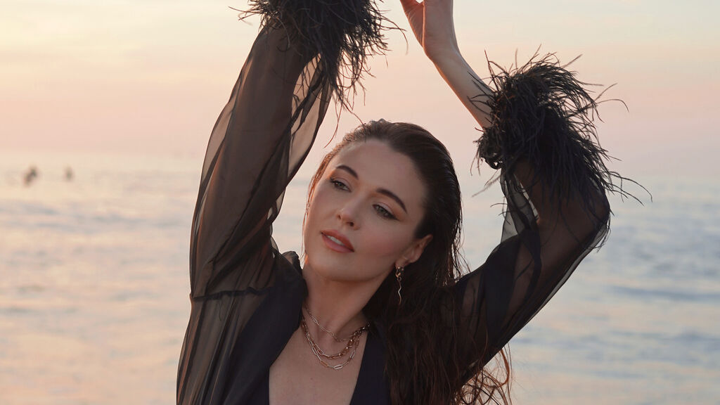 Watch Milanas live on cam on LiveJasmin