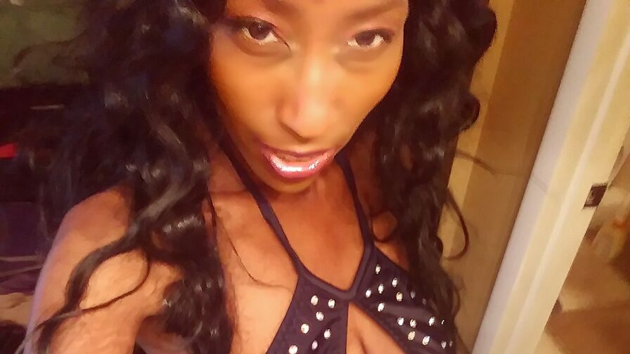 Watch BustyBaddie live on She CamShow