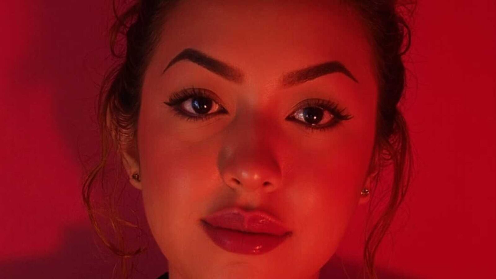 MelyzaMendoza erotic portrait