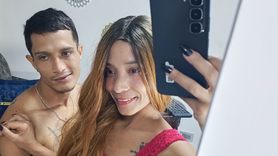 AnaMafernando's Live Nude Chat