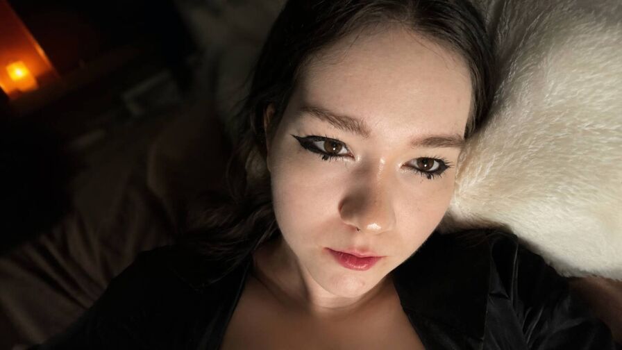 Watch KendalChalet live on Sex Girls Blend