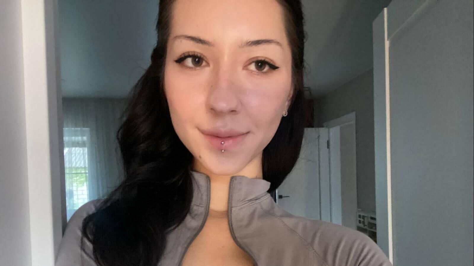 AbigailBeaut erotic portrait