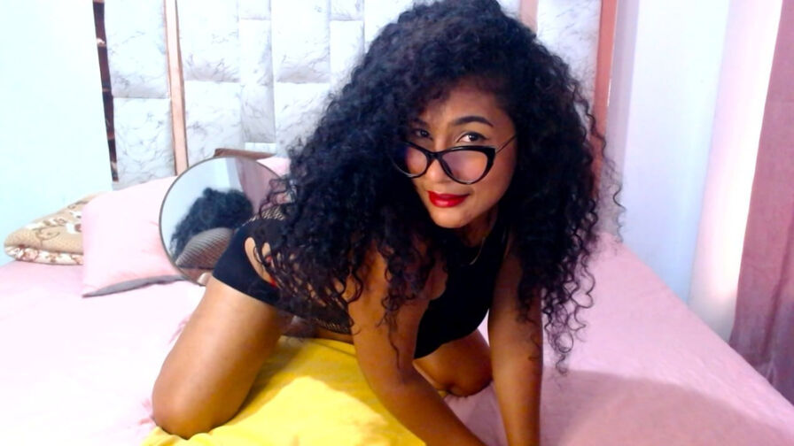 Watch KatySweeney live on She CamShow
