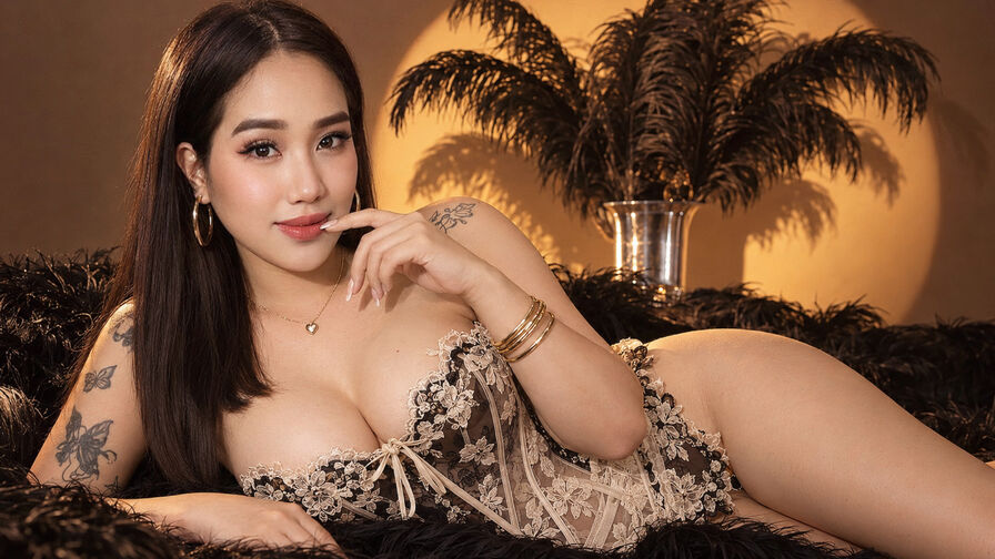 Discover YazmineFox VIP show