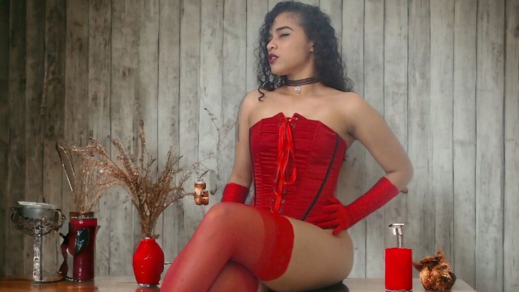 LunaMuler live cam model at LiveJasmin