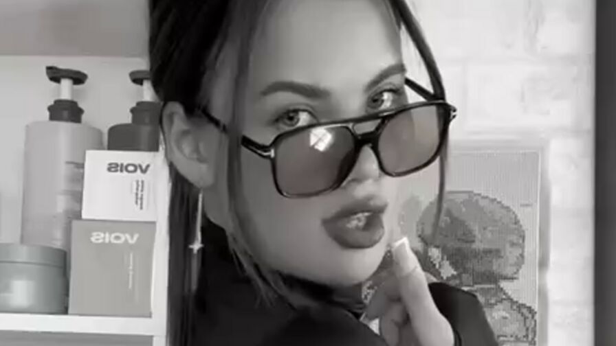 Live Sex Chat with SophiaCalligan