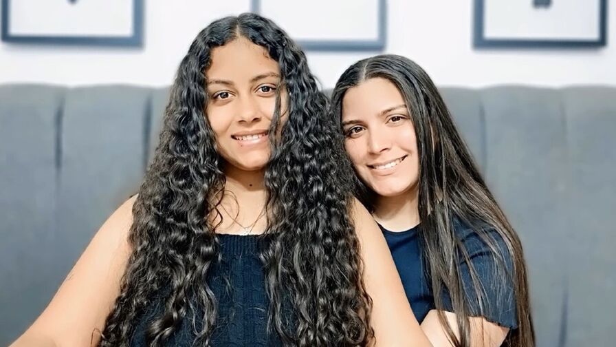 Watch RebecaAndCamila live on Fleur Mature