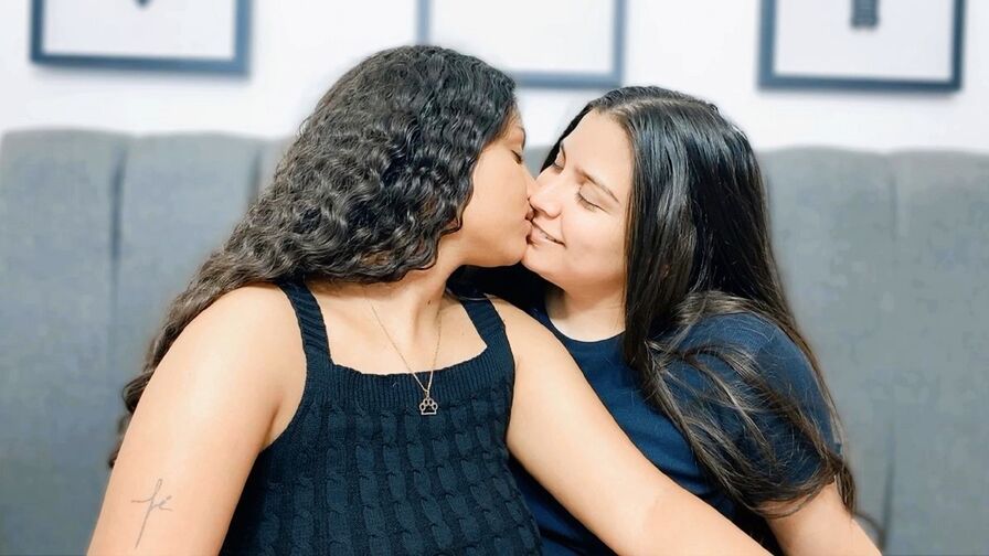 Watch RebecaAndCamila live on Hotmaturetubes