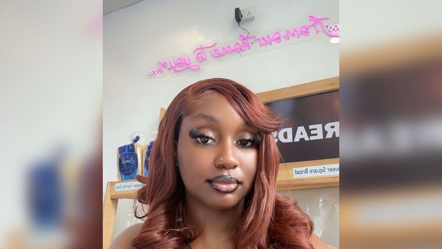 Discover NessaLucky VIP show