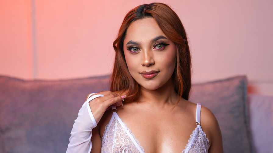 Watch JessieCrox live on Fleur Mature