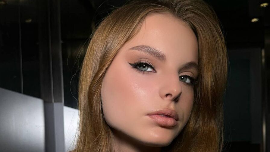Discover DoraWilliams VIP show