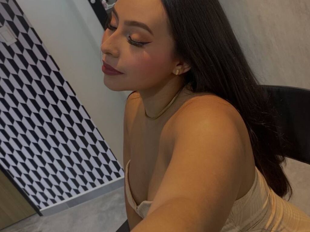 AnnitaCharlote Nude